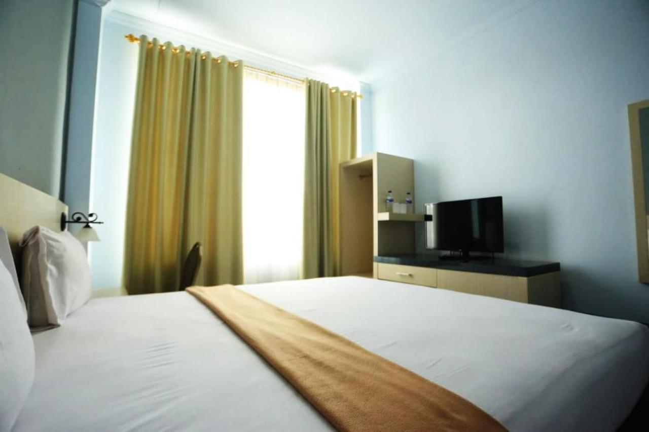 Urbanview Hotel Mulia Indah Palopo Luaran gambar