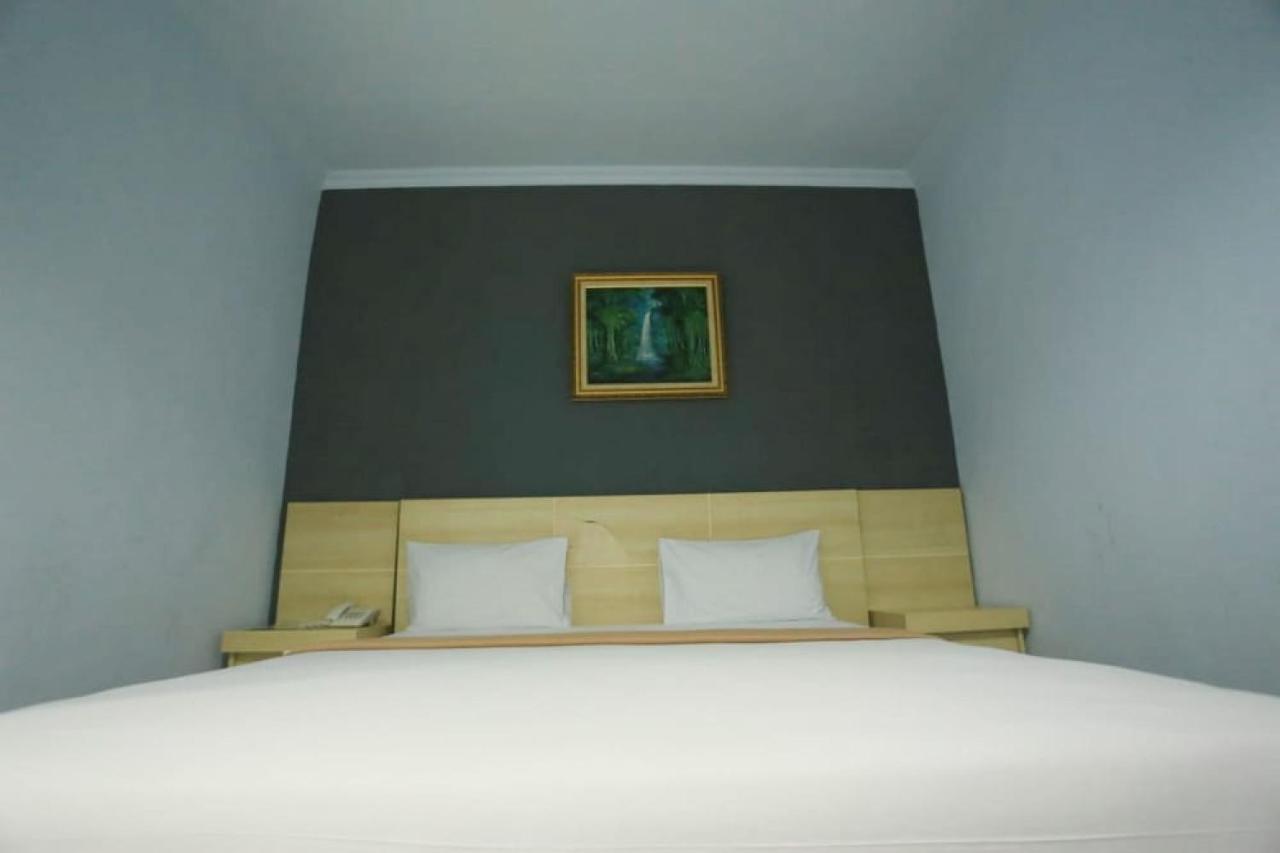 Urbanview Hotel Mulia Indah Palopo Luaran gambar