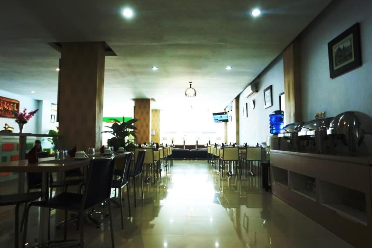 Urbanview Hotel Mulia Indah Palopo Luaran gambar