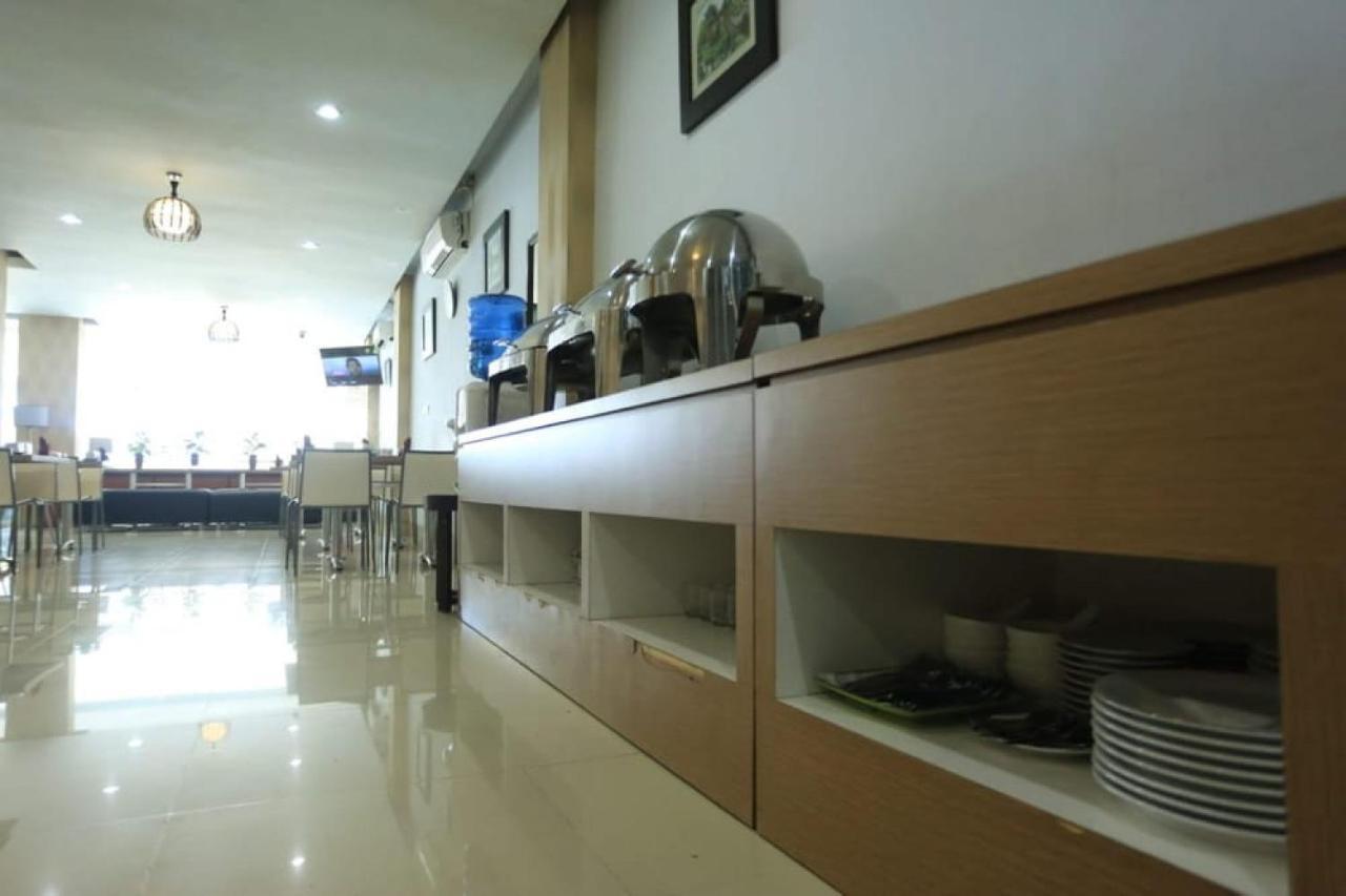 Urbanview Hotel Mulia Indah Palopo Luaran gambar