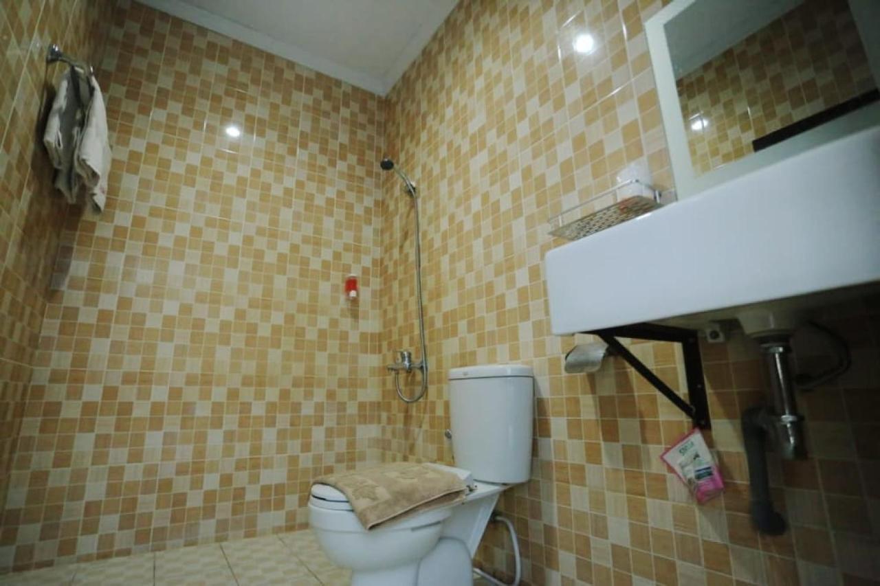 Urbanview Hotel Mulia Indah Palopo Luaran gambar