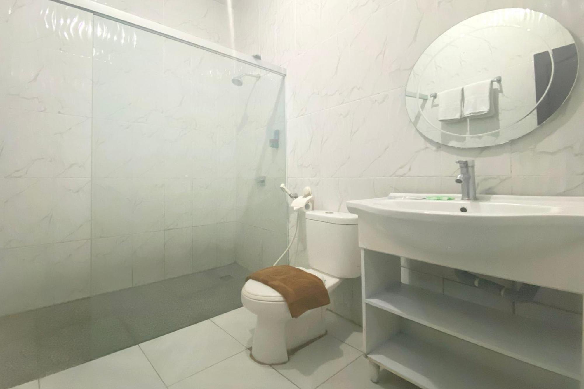 Urbanview Hotel Mulia Indah Palopo Luaran gambar